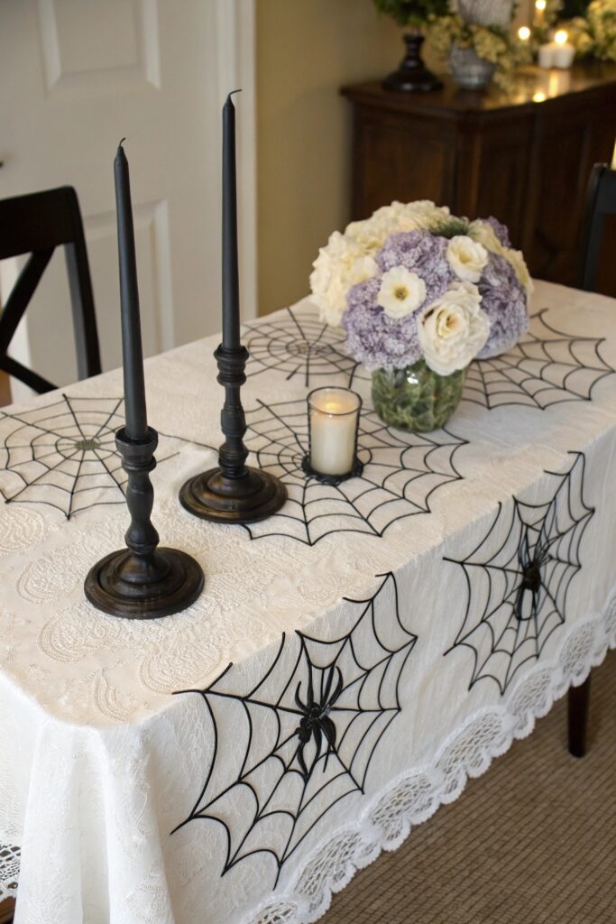 13 Halloween Tablescapes That Look Hauntingly Beautiful